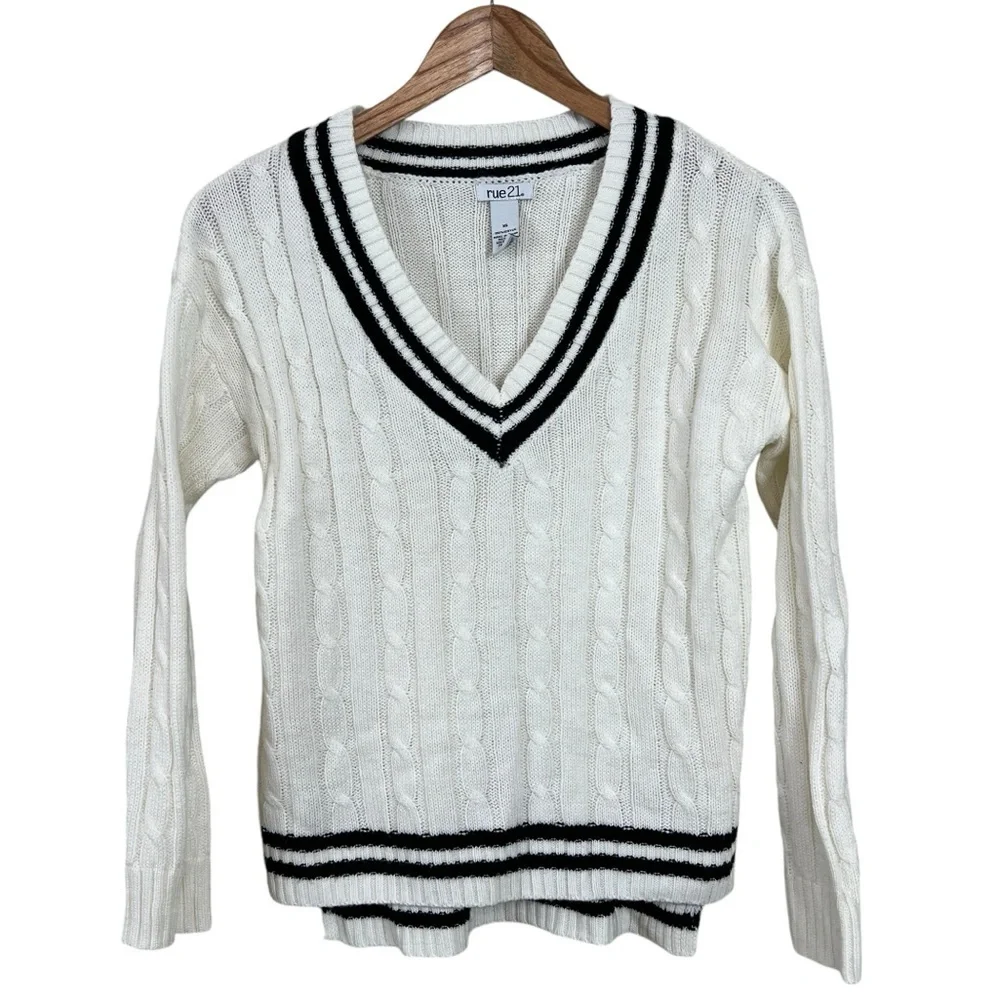 Rue 21 Black and White Cable Knit V-neck Sweater Size XS